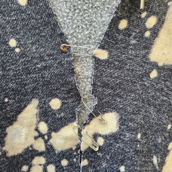 Women's Cropped Sweater Medium Blue  Grunge Safety Pins Bleach Spotted Boho Top - Picture 3 of 9